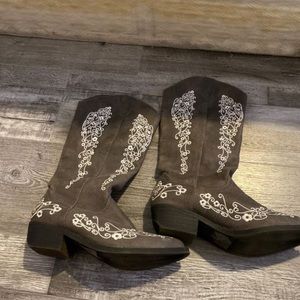 Grey cowgirl boots
